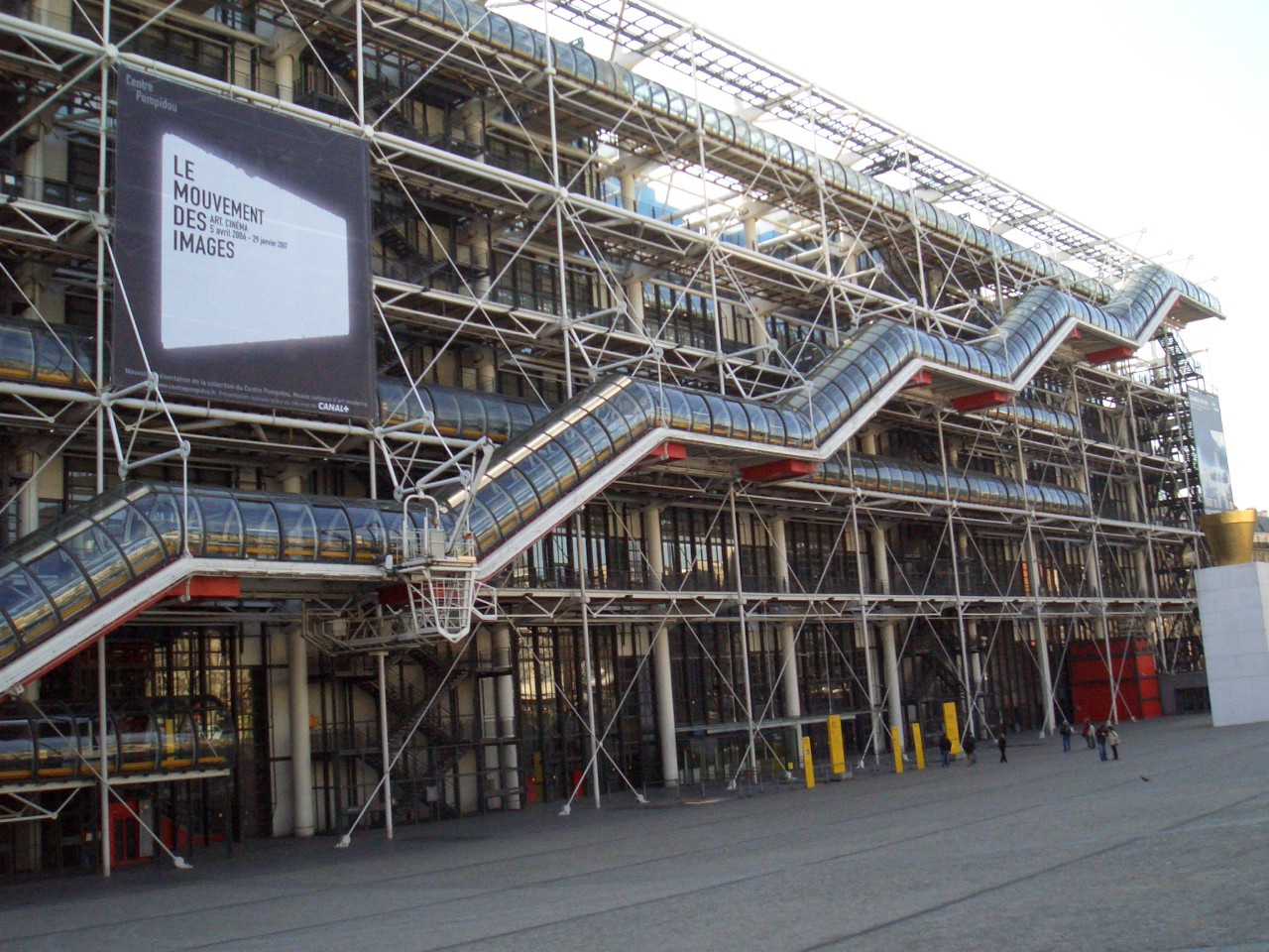 April_2006_Paris_Day_3e_Les_Halles_Pompidou_Centre (1).jpg